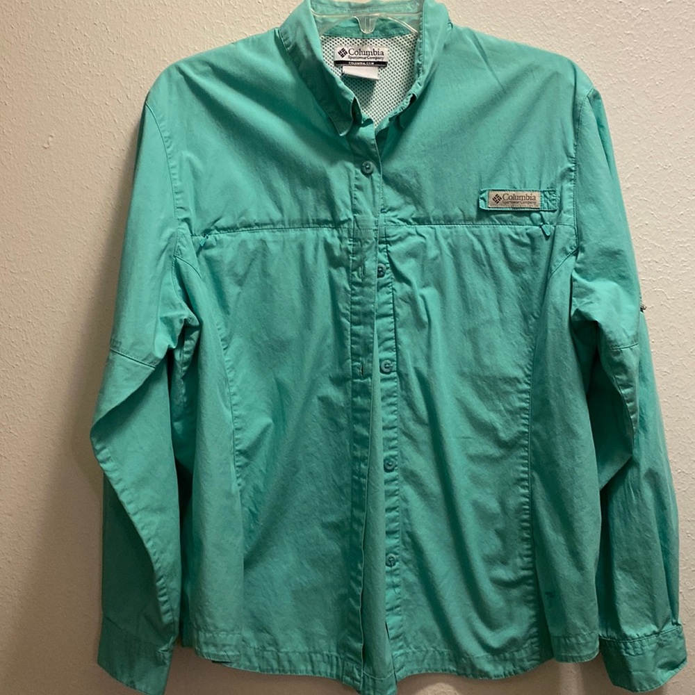 Columbia women’s fishing shirt, size large aqua, long sleeves, zippered pockets